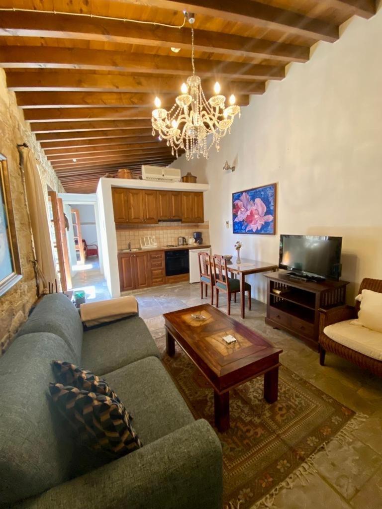 Niki'S House Apartment Лимасол Екстериор снимка